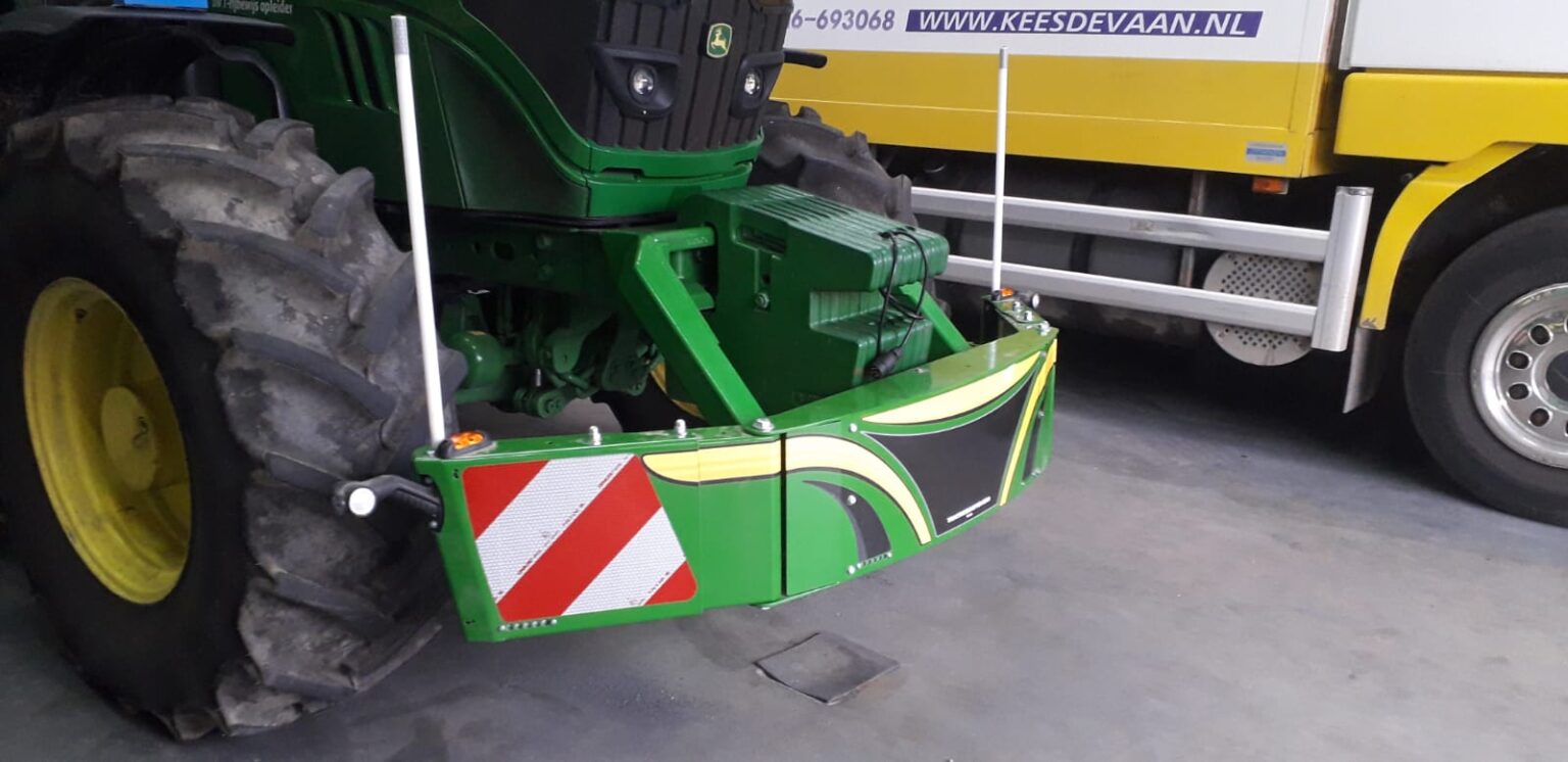 Box 50L bumper mounted with flange plates