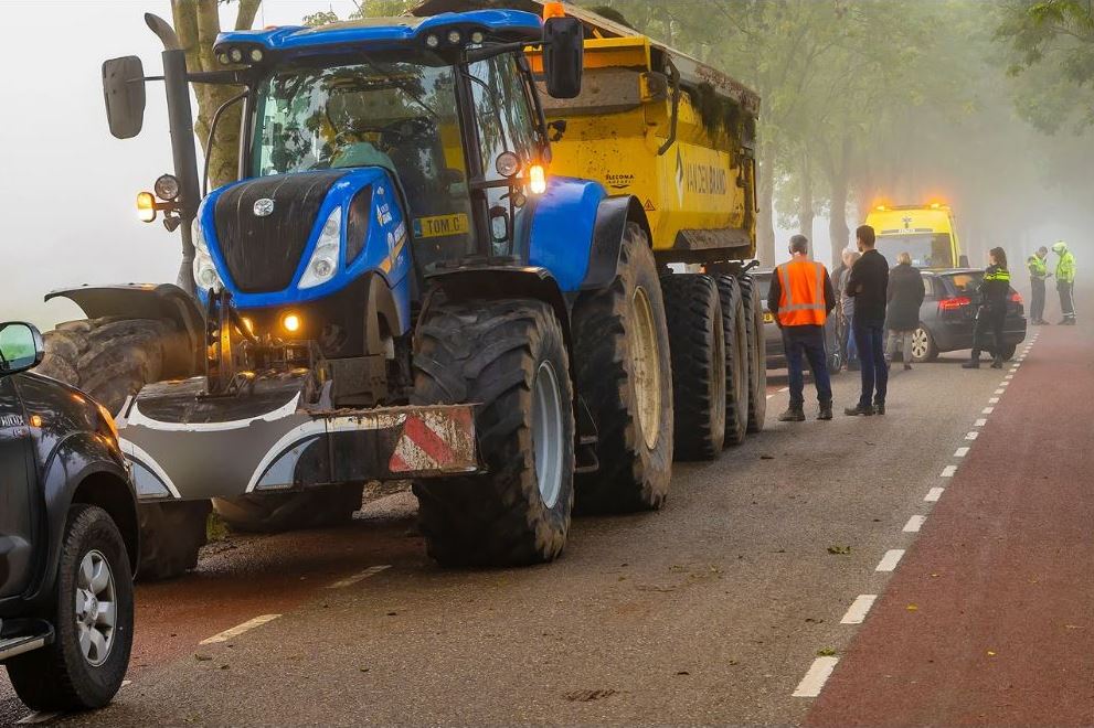 Collision impact absorbed by the tractor bumper