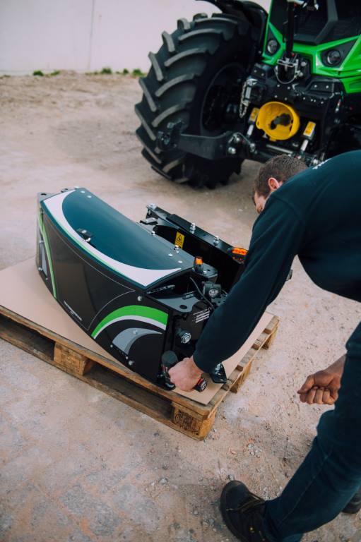 Tractor cargobox for storage of tools