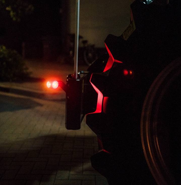 Width lighting tractor