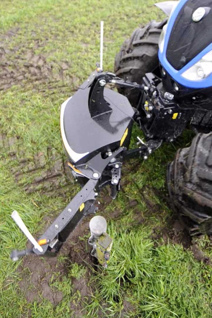 New Holland frontbumper and toolbox for tractor