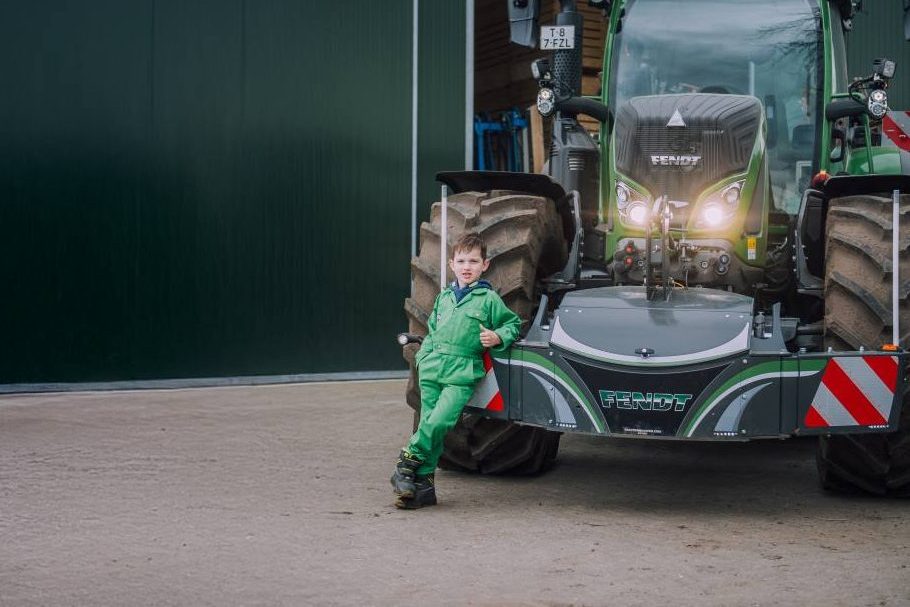 Fendt front weight with Fendt logo design and colours