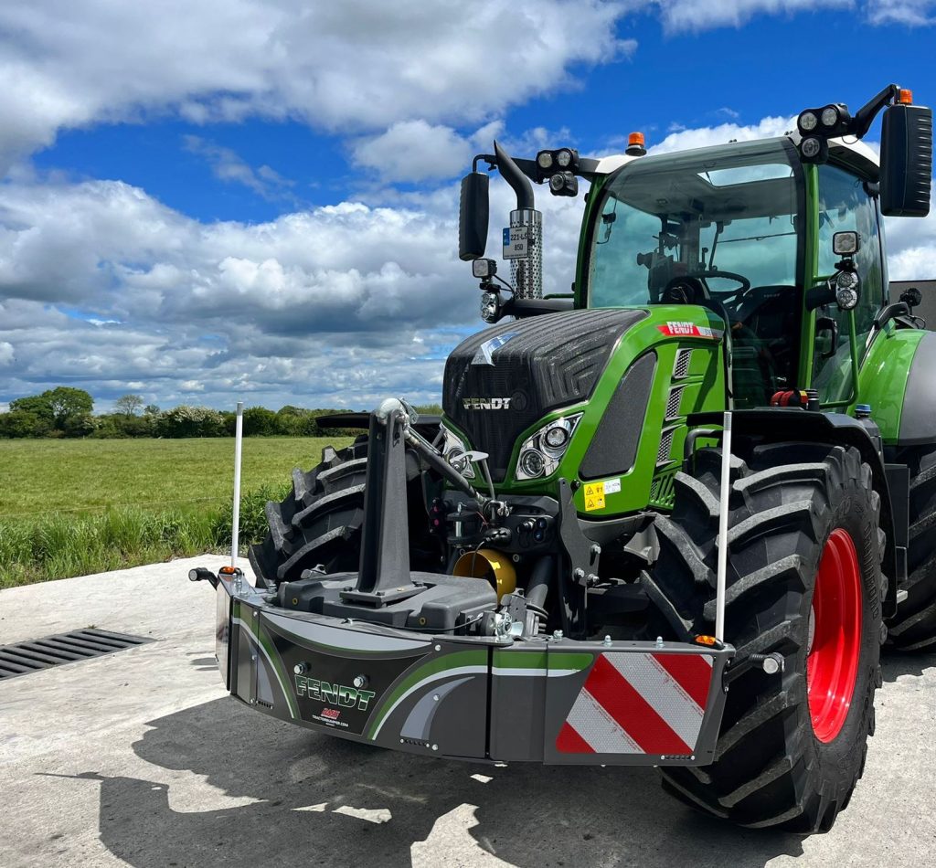 Fendt connect bumper attachable to front weight